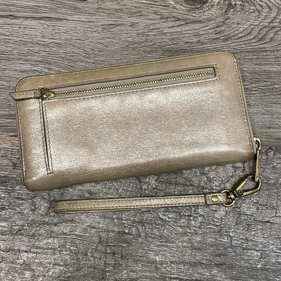 Used fossil wallet with wristlet - Picture 2 of 3